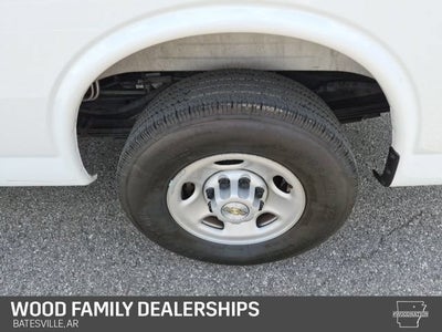 2025 Chevrolet Express Passenger 1LS