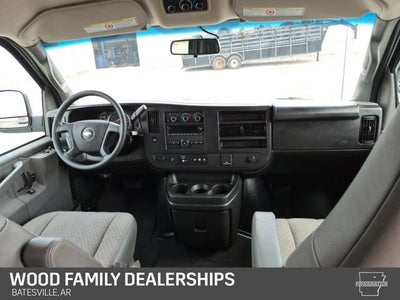 2025 Chevrolet Express Passenger 1LS