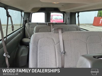 2025 Chevrolet Express Passenger 1LS