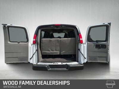 2025 Chevrolet Express Passenger 1LS
