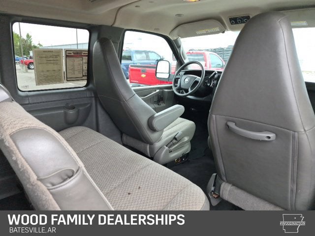 2024 Chevrolet Express Passenger 3500 1LS