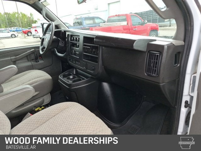 2024 Chevrolet Express Passenger 3500 1LS