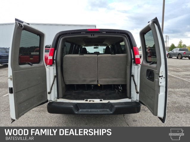 2024 Chevrolet Express Passenger 3500 1LS