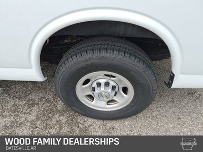 2024 Chevrolet Express Passenger 3500 1LS