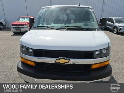 2025 Chevrolet Express Passenger 1LT