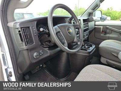2025 Chevrolet Express Passenger 1LT