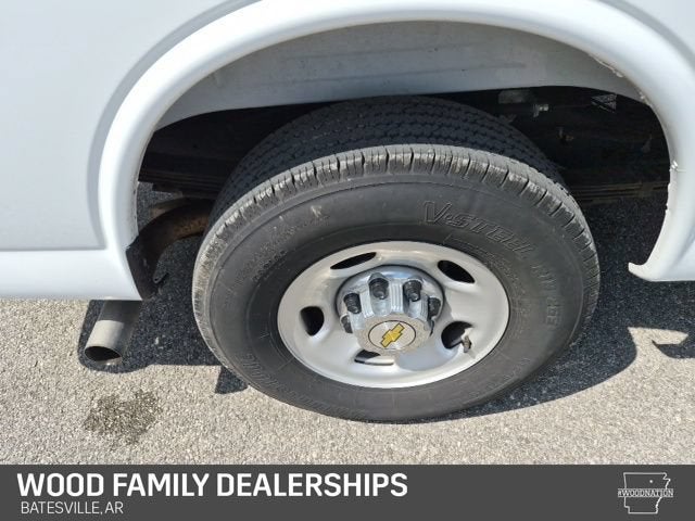 2025 Chevrolet Express Passenger 1LT