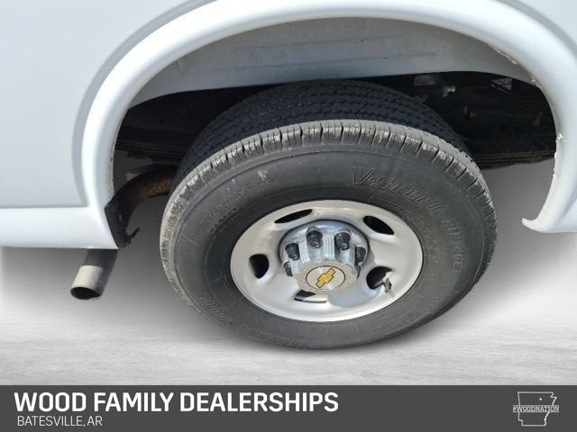 2025 Chevrolet Express Passenger 1LT