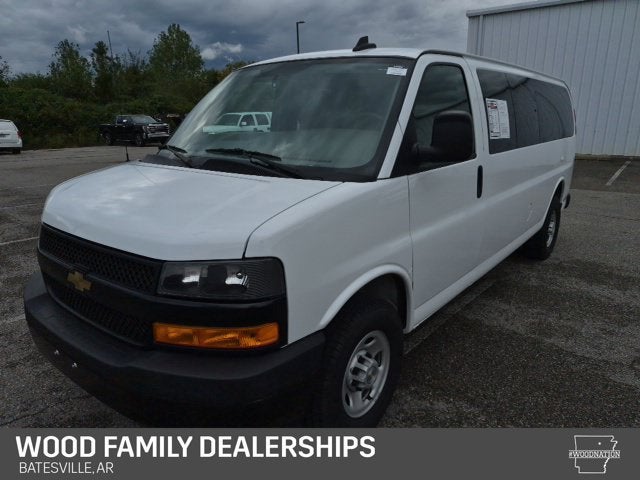 2024 Chevrolet Express Passenger 3500 1LS