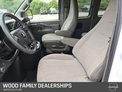 2024 Chevrolet Express Passenger 3500 1LS