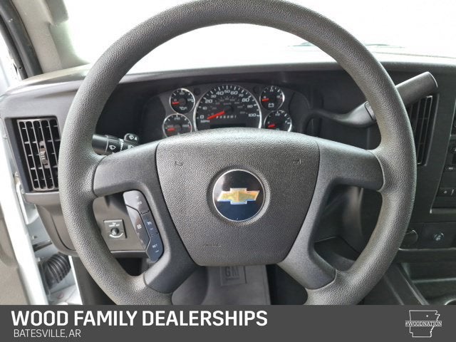 2024 Chevrolet Express Passenger 3500 1LS