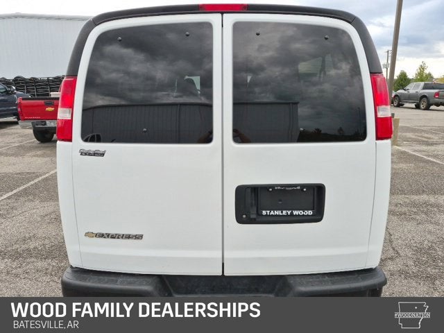 2024 Chevrolet Express Passenger 3500 1LS