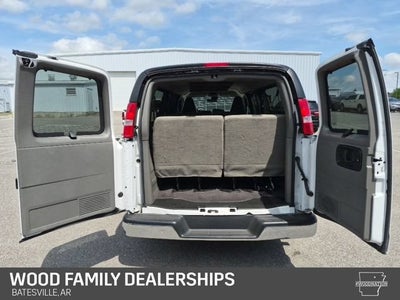 2025 Chevrolet Express Passenger 1LT
