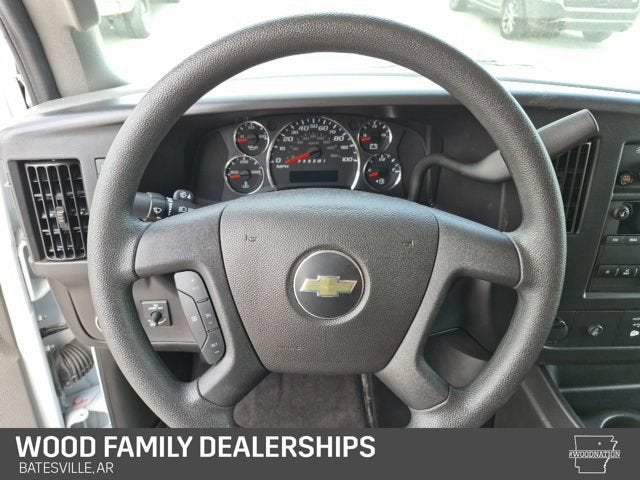 2025 Chevrolet Express Passenger 1LT