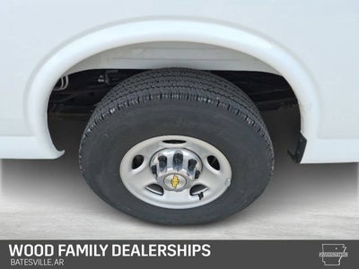 2025 Chevrolet Express Passenger 1LT