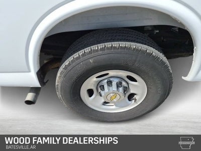 2025 Chevrolet Express Passenger 1LT