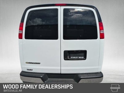 2025 Chevrolet Express Passenger 1LT
