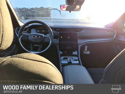2027 Jeep Grand Cherokee GRAND CHEROKEE LAREDO X 4X4