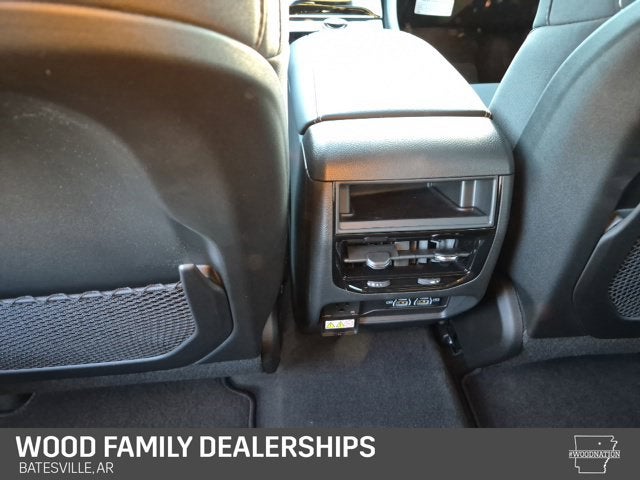 2027 Jeep Grand Cherokee GRAND CHEROKEE LAREDO X 4X4