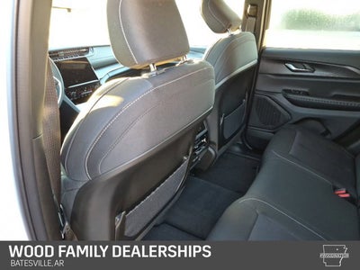 2027 Jeep Grand Cherokee GRAND CHEROKEE LAREDO X 4X4