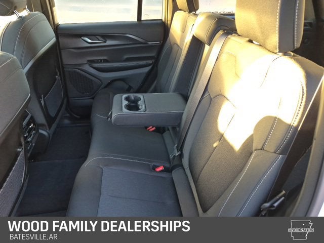 2027 Jeep Grand Cherokee GRAND CHEROKEE LAREDO X 4X4