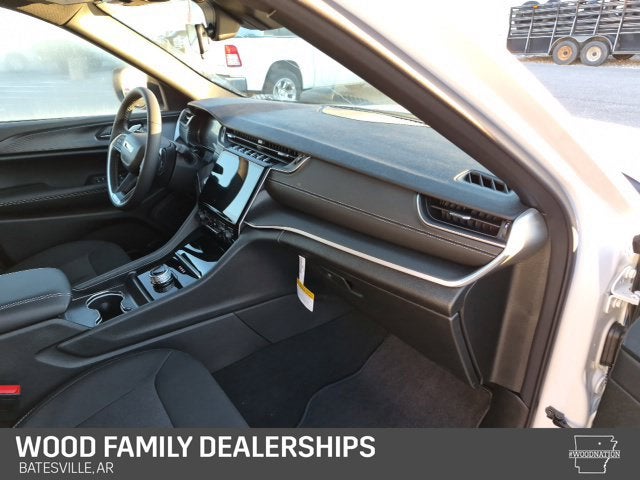 2027 Jeep Grand Cherokee GRAND CHEROKEE LAREDO X 4X4