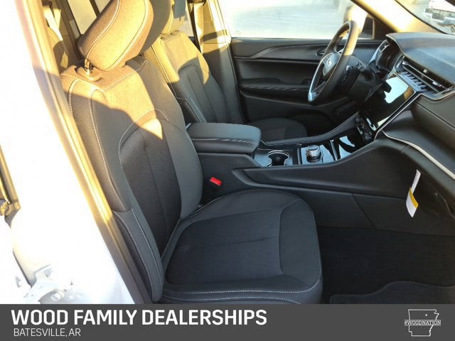 2027 Jeep Grand Cherokee GRAND CHEROKEE LAREDO X 4X4