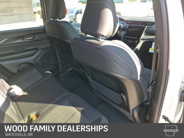 2027 Jeep Grand Cherokee GRAND CHEROKEE LAREDO 4X4