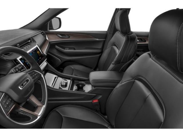 2027 Jeep Grand Cherokee GRAND CHEROKEE LAREDO 4X4