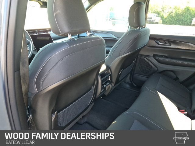 2027 Jeep Grand Cherokee GRAND CHEROKEE LAREDO 4X4