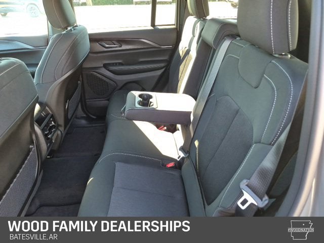 2027 Jeep Grand Cherokee GRAND CHEROKEE LAREDO 4X4