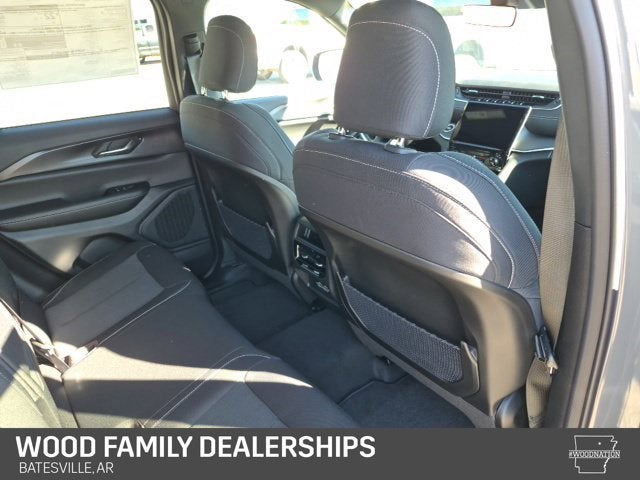 2027 Jeep Grand Cherokee GRAND CHEROKEE LAREDO 4X4