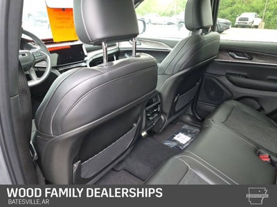 2027 Jeep Grand Cherokee GRAND CHEROKEE LAREDO ALTITUDE 4X4