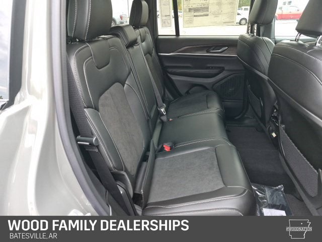 2027 Jeep Grand Cherokee GRAND CHEROKEE LAREDO ALTITUDE 4X4