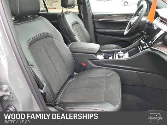 2027 Jeep Grand Cherokee GRAND CHEROKEE LAREDO ALTITUDE 4X4
