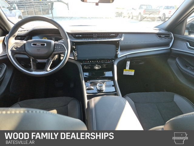 2027 Jeep Grand Cherokee GRAND CHEROKEE LAREDO ALTITUDE 4X4