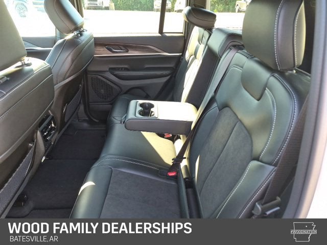 2027 Jeep Grand Cherokee GRAND CHEROKEE LAREDO ALTITUDE 4X4
