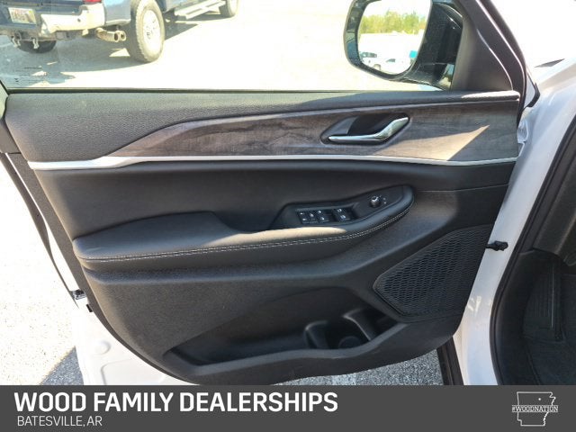 2027 Jeep Grand Cherokee GRAND CHEROKEE LAREDO ALTITUDE 4X4