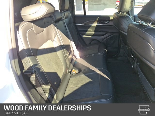2027 Jeep Grand Cherokee GRAND CHEROKEE LAREDO ALTITUDE 4X4