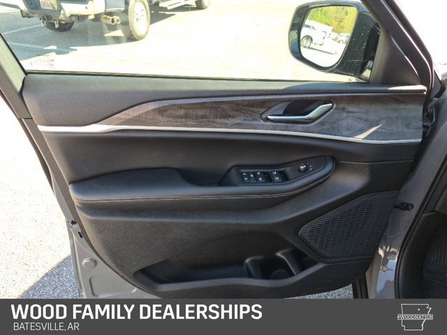 2027 Jeep Grand Cherokee GRAND CHEROKEE LAREDO ALTITUDE 4X4