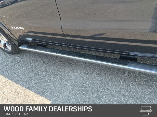 2020 RAM 1500 Laramie Crew Cab 4x4 6'4' Box