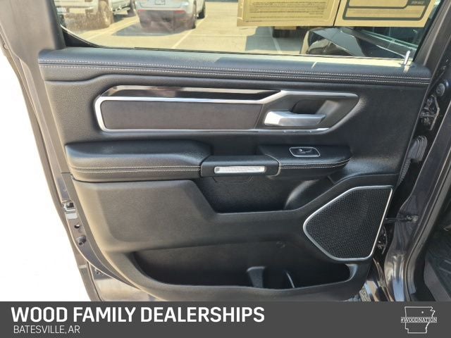 2020 RAM 1500 Laramie Crew Cab 4x4 6'4' Box