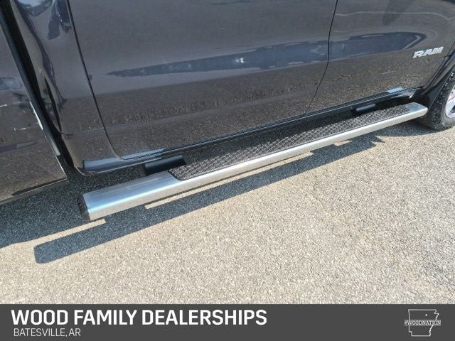 2020 RAM 1500 Laramie Crew Cab 4x4 6'4' Box