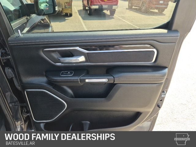 2020 RAM 1500 Laramie Crew Cab 4x4 6'4' Box