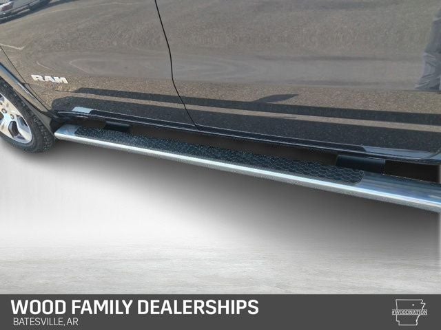 2020 RAM 1500 Laramie Crew Cab 4x4 6'4' Box