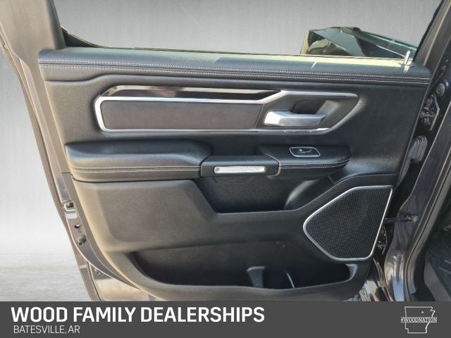 2020 RAM 1500 Laramie Crew Cab 4x4 6'4' Box