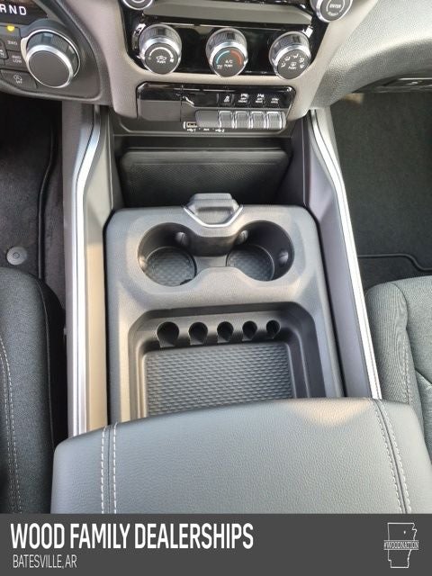2026 RAM 1500 RAM 1500 EXPRESS CREW CAB 4X4 5'7' BOX
