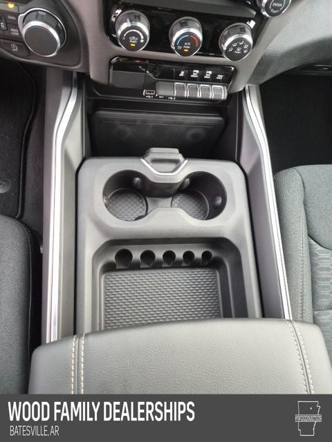 2026 RAM 1500 RAM 1500 EXPRESS CREW CAB 4X4 5'7' BOX